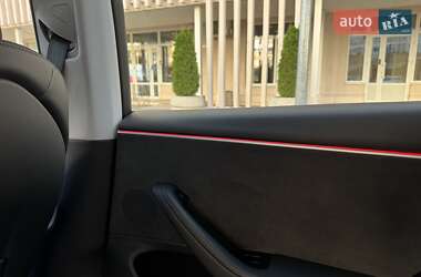 Седан Tesla Model 3 2024 в 