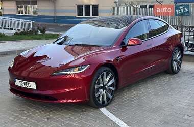 Седан Tesla Model 3 2024 в 
