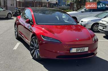 Седан Tesla Model 3 2024 в 