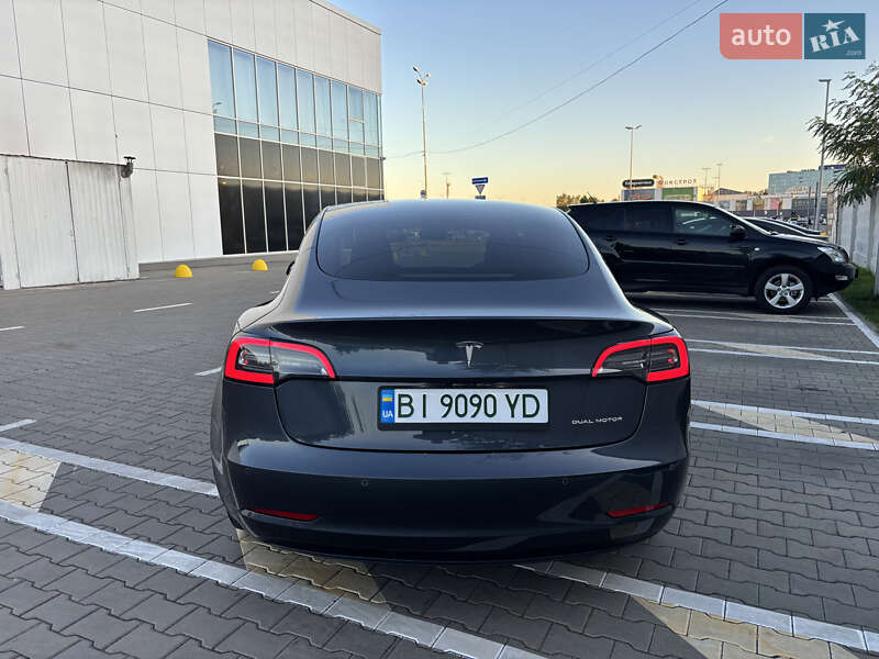 Седан Tesla Model 3 2021 в Києві