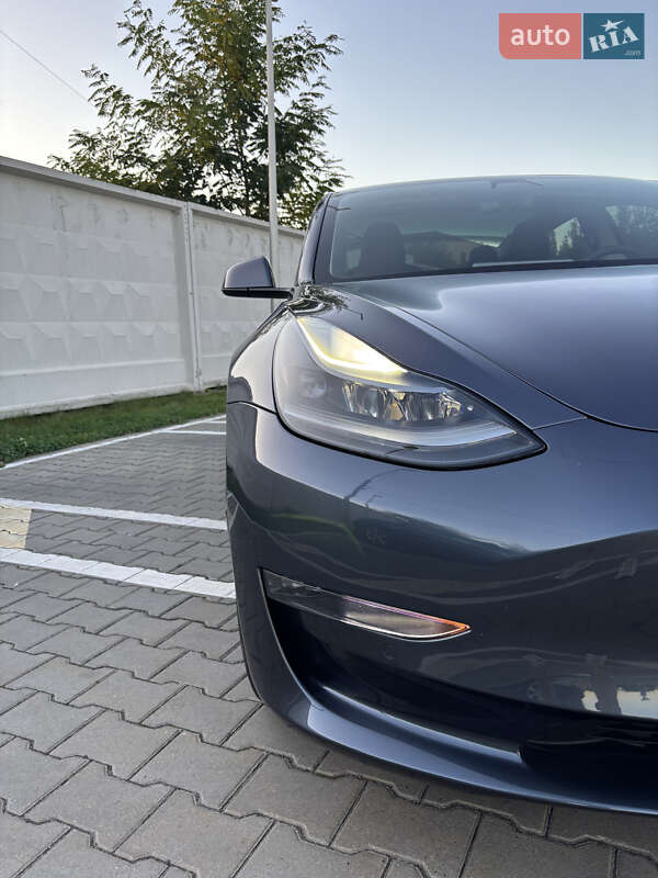 Седан Tesla Model 3 2021 в Києві