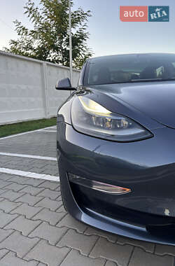 Седан Tesla Model 3 2021 в 