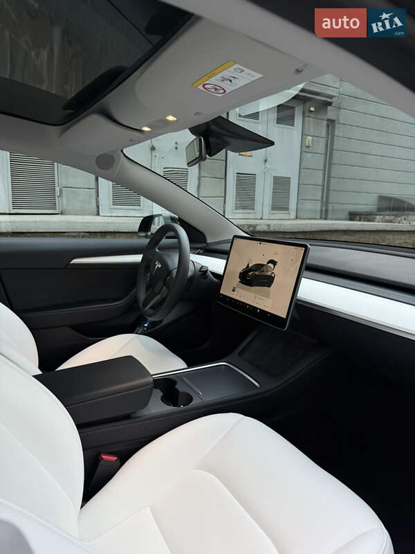 Седан Tesla Model 3 2022 в Києві