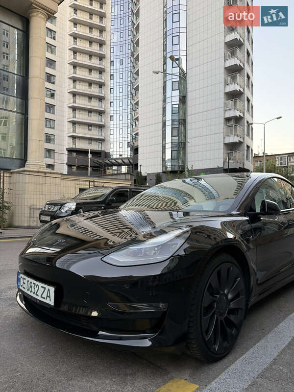 Седан Tesla Model 3 2022 в 