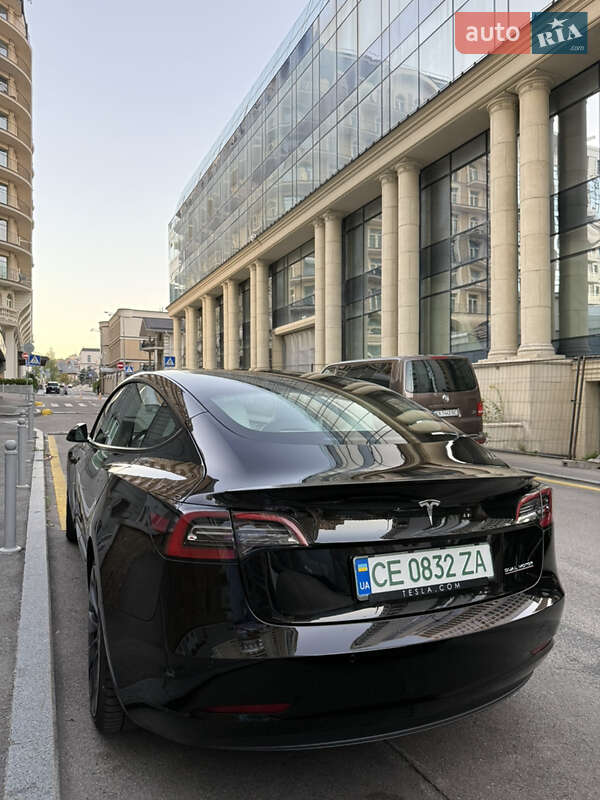Седан Tesla Model 3 2022 в Києві