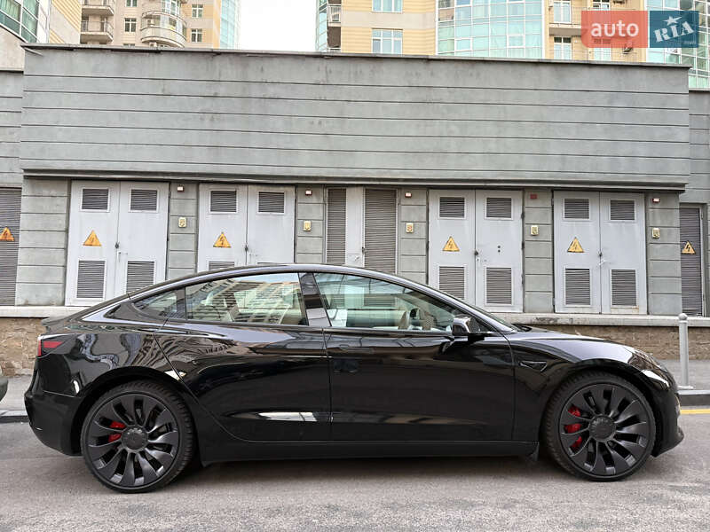 Седан Tesla Model 3 2022 в Києві