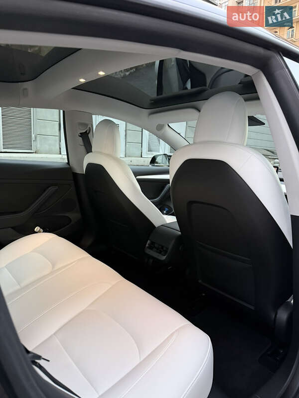 Седан Tesla Model 3 2022 в Києві