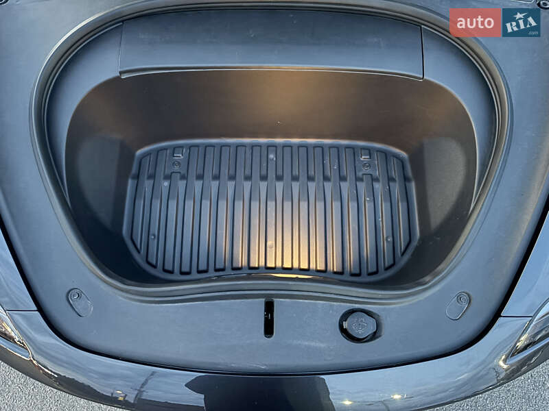 Седан Tesla Model 3 2024 в Харкові