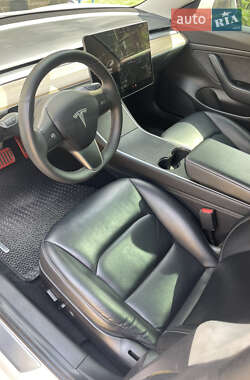 Седан Tesla Model 3 2020 в 