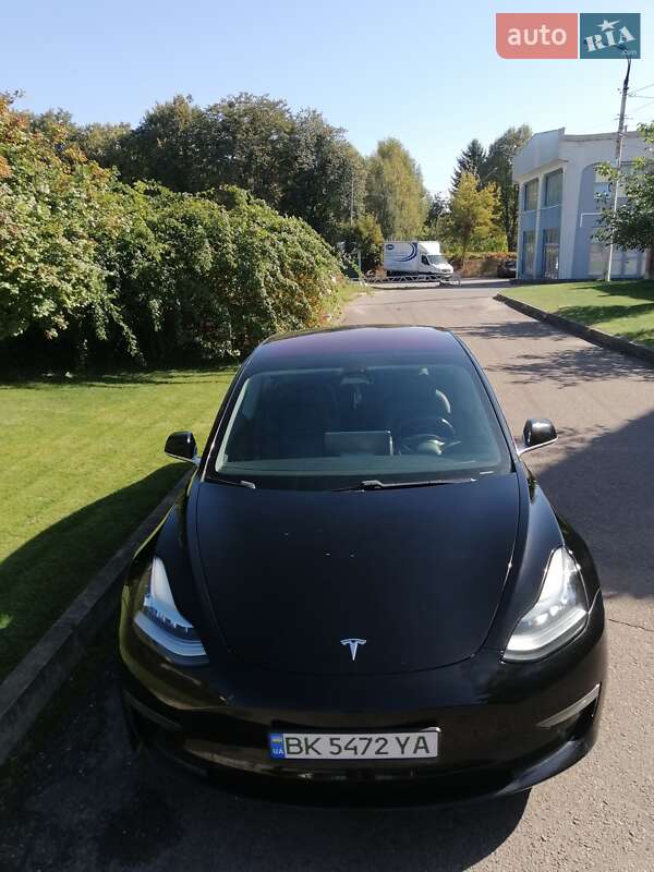 Седан Tesla Model 3 2018 в Рівному