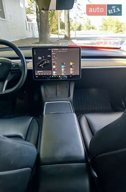 Седан Tesla Model 3 2022 в 