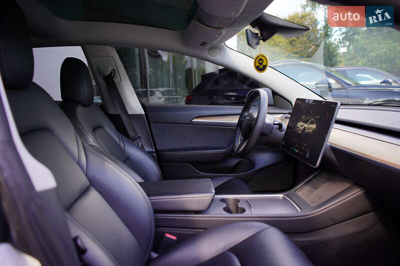 Седан Tesla Model 3 2022 в Житомирі
