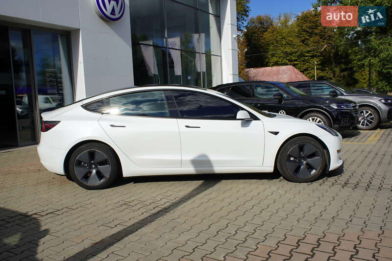 Седан Tesla Model 3 2022 в Житомирі