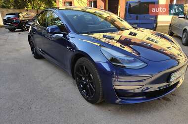 Седан Tesla Model 3 2022 в 
