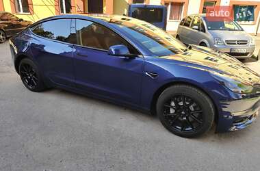 Седан Tesla Model 3 2022 в 