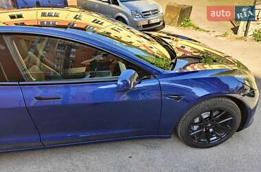 Седан Tesla Model 3 2022 в 