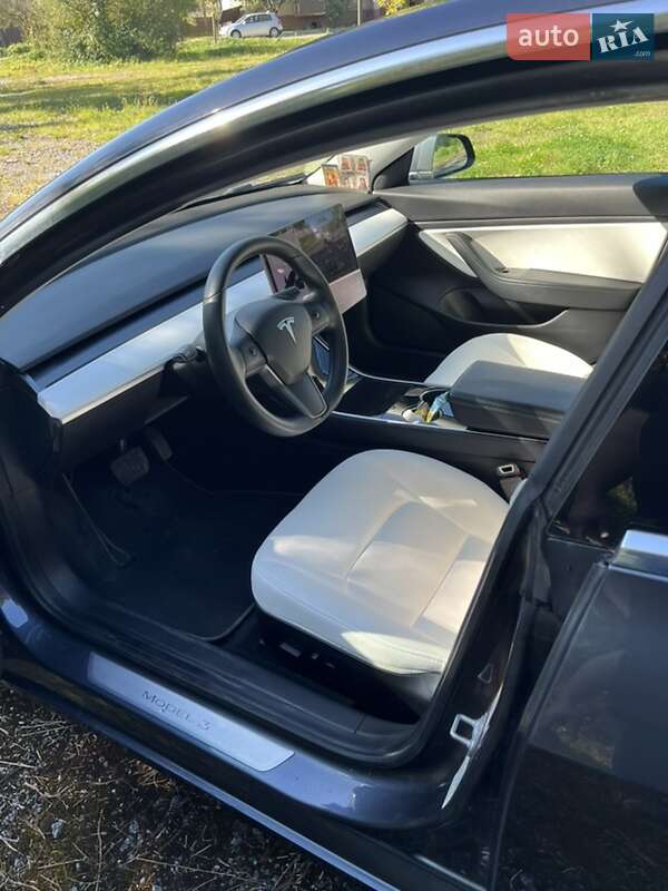 Седан Tesla Model 3 2020 в Шепетовке