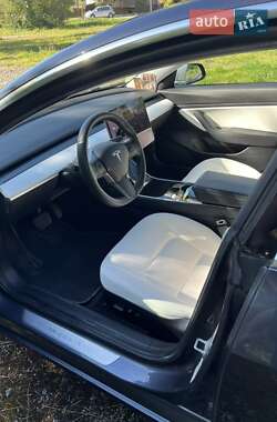 Седан Tesla Model 3 2020 в 