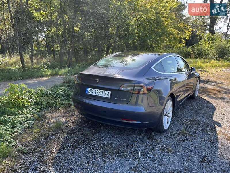 Седан Tesla Model 3 2020 в Шепетовке