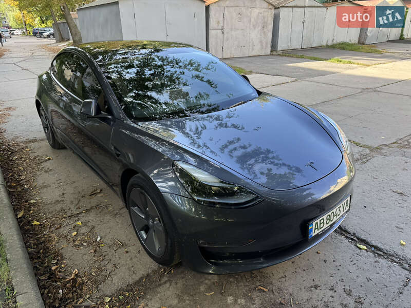 Седан Tesla Model 3 2023 в Виннице