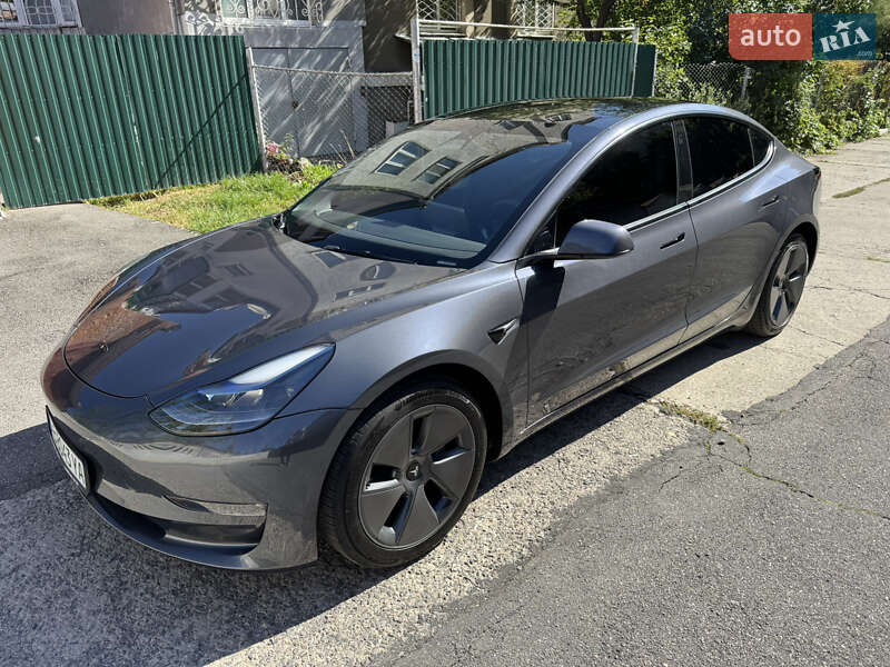 Седан Tesla Model 3 2023 в Виннице
