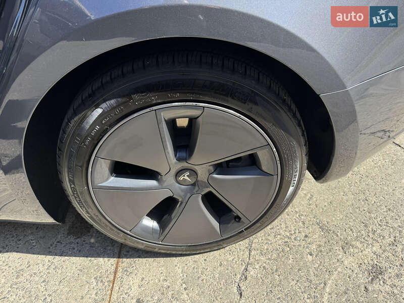 Седан Tesla Model 3 2023 в Виннице