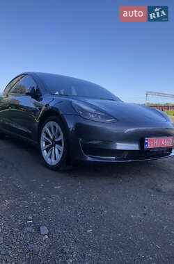 Седан Tesla Model 3 2022 в 