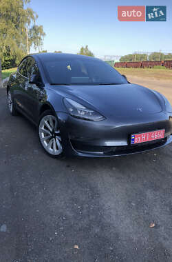 Седан Tesla Model 3 2022 в 