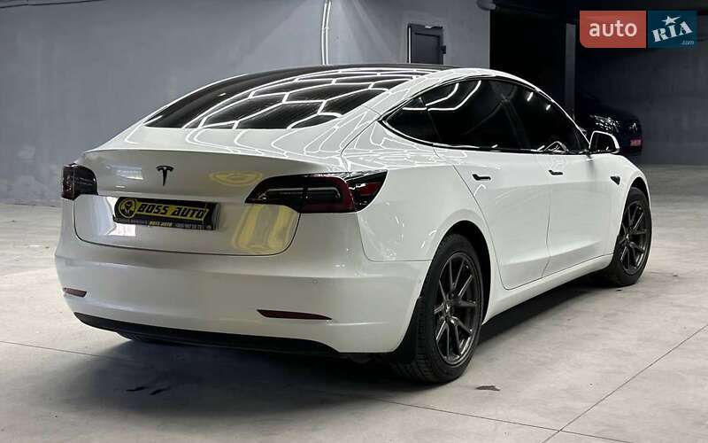 Седан Tesla Model 3 2019 в Чернівцях