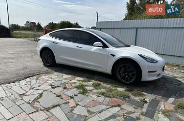 Седан Tesla Model 3 2022 в 