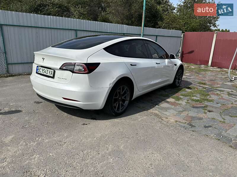 Tesla Model 3 2022