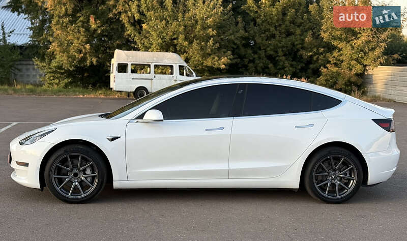 Седан Tesla Model 3 2020 в Рівному