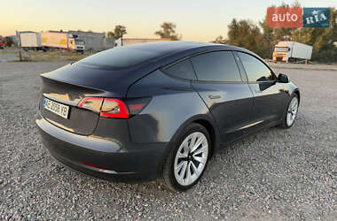 Седан Tesla Model 3 2022 в 