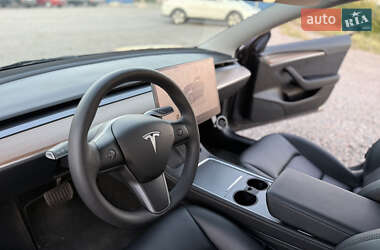 Седан Tesla Model 3 2022 в 