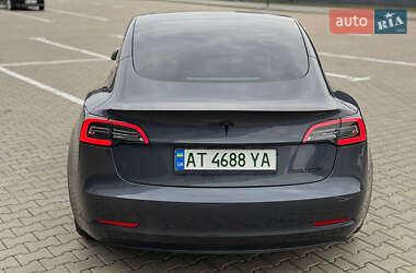 Седан Tesla Model 3 2023 в 