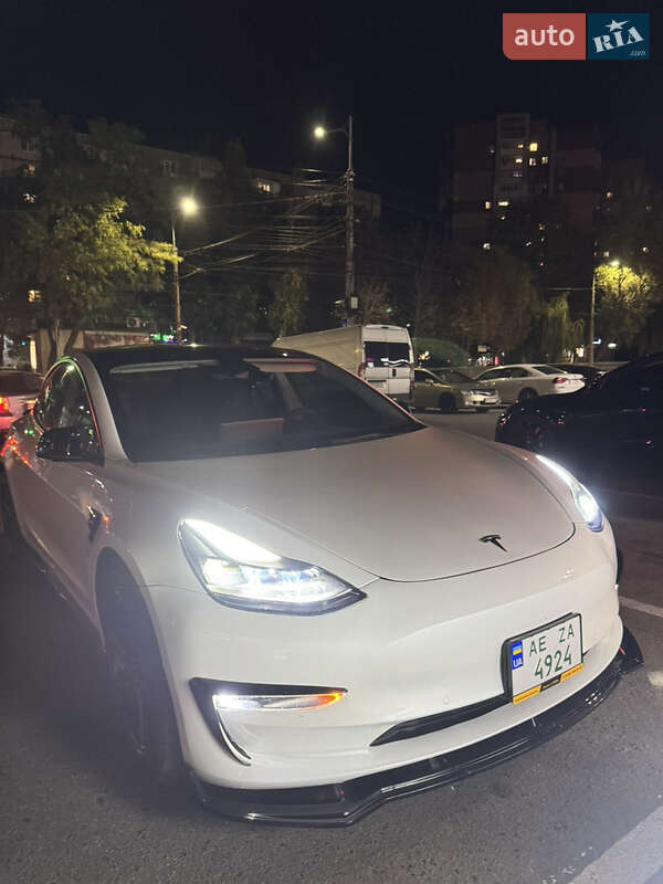 Седан Tesla Model 3 2021 в Днепре
