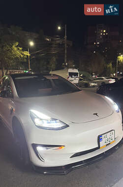 Седан Tesla Model 3 2021 в 