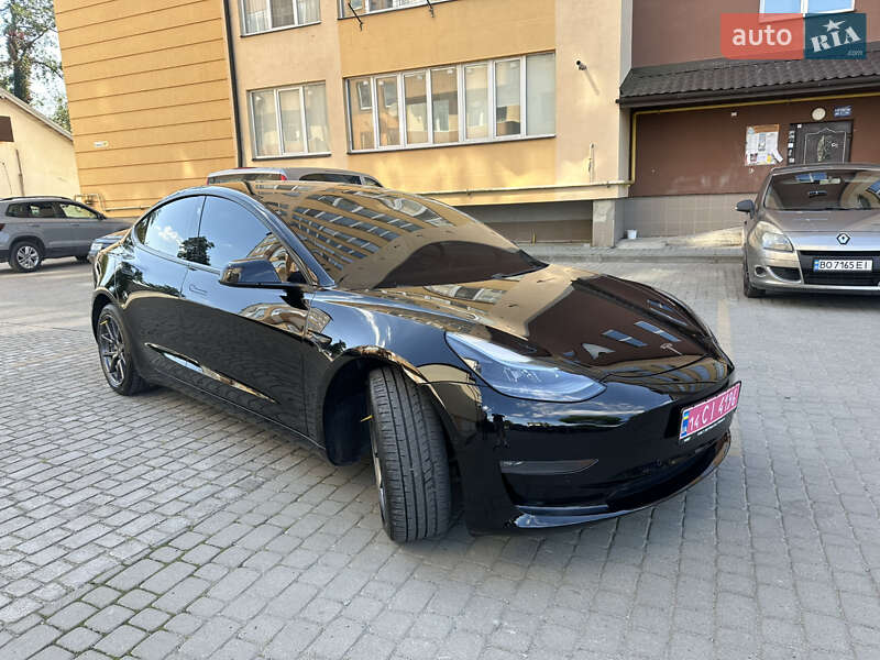 Седан Tesla Model 3 2021 в Івано-Франківську