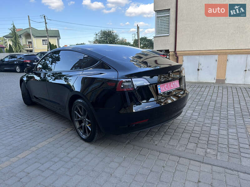 Седан Tesla Model 3 2021 в Івано-Франківську