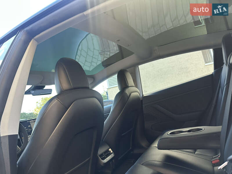Седан Tesla Model 3 2021 в Івано-Франківську
