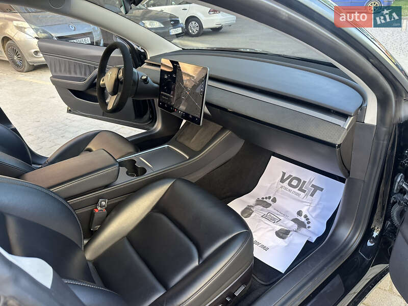 Седан Tesla Model 3 2021 в Івано-Франківську
