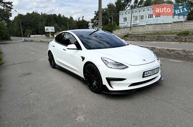 Седан Tesla Model 3 2021 в 
