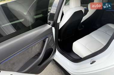 Седан Tesla Model 3 2021 в 