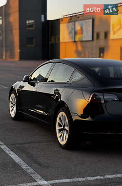 Седан Tesla Model 3 2021 в 