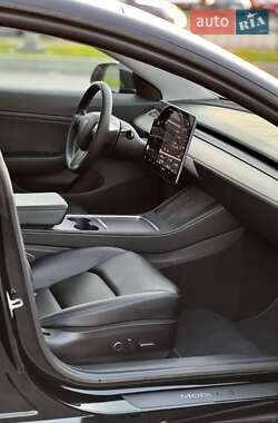 Седан Tesla Model 3 2021 в 