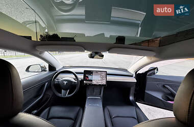Седан Tesla Model 3 2021 в 