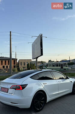 Седан Tesla Model 3 2021 в 