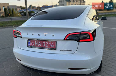 Седан Tesla Model 3 2021 в 