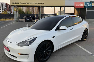 Седан Tesla Model 3 2021 в 