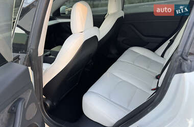 Седан Tesla Model 3 2021 в 